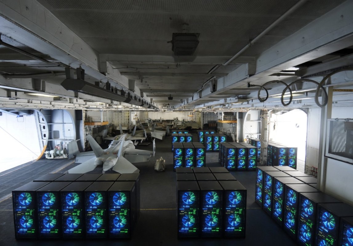 Les porte-avions comme centres de données flottants : résoudre la crise énergétique de l’IA en mer